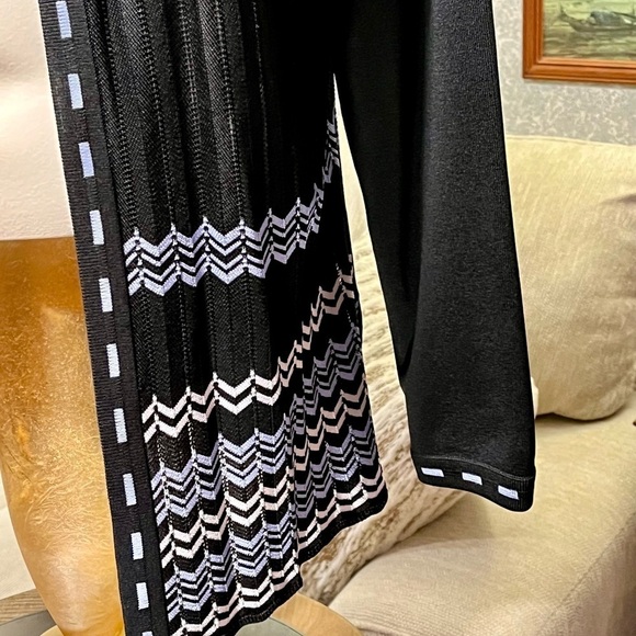 EXCLUSIVELY MISOOK Cardigan Sweater Size M Black Blue Gray Chevron Stripe Accent - Picture 6 of 16